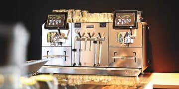 The Ange team face the Mytico Due towards the customer to grab their attention and create an authentic barista experience.