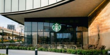 American coffee chain, Starbucks, has announced its opening of its first store in the city of Santiago, Dominican Republic.