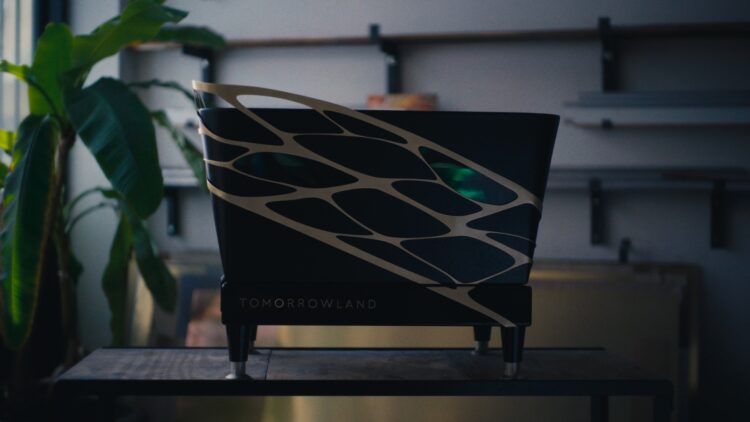 La Marzocco and Tomorrowland have collaborated on the creation of a unique Linea Classic S.