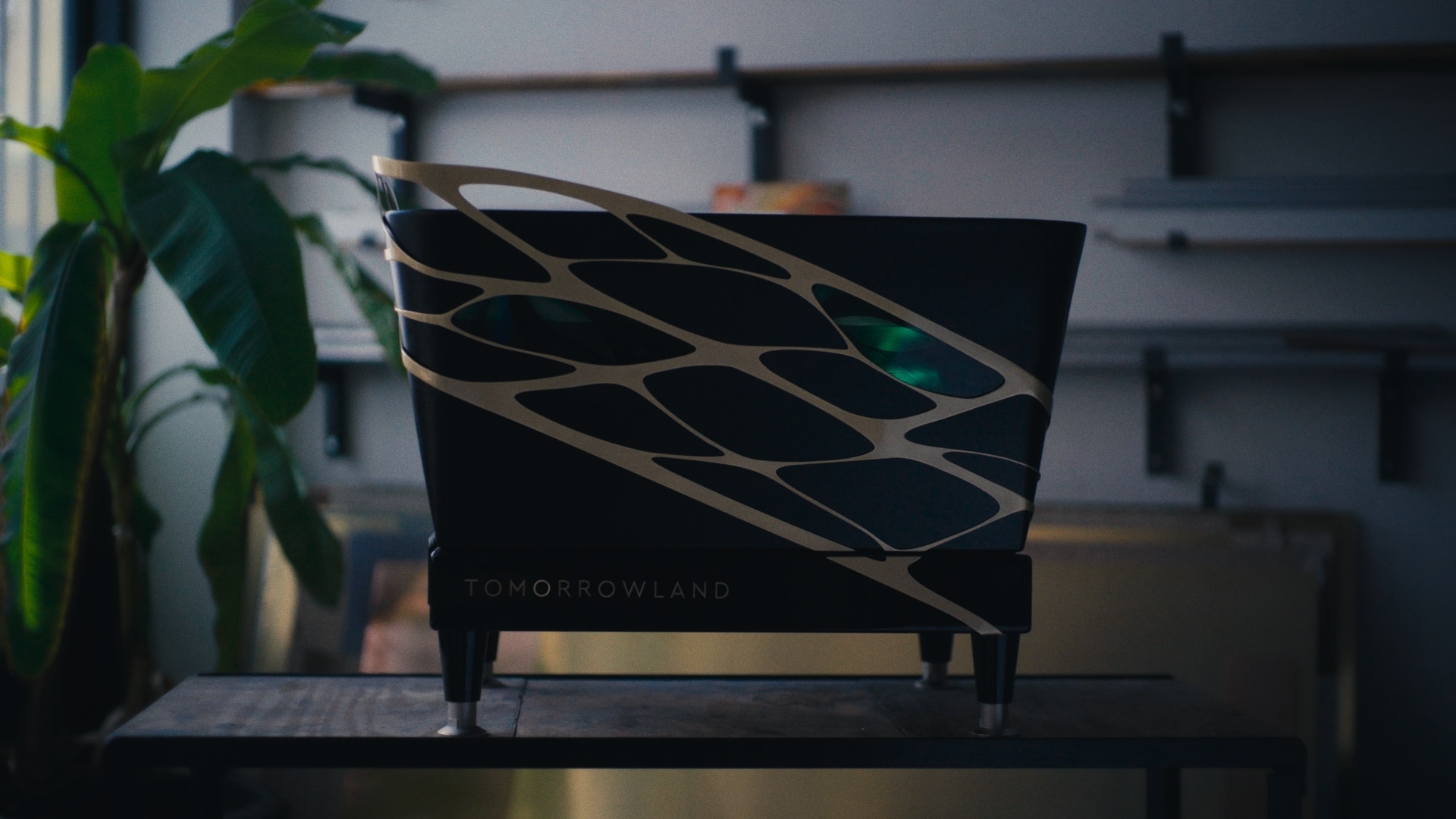 La Marzocco and Tomorrowland have collaborated on the creation of a unique Linea Classic S.