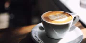 According to Brazil's Broad National Consumer Price Index (IPCA), the price of a consumer coffee fell for the first time in 18 months.