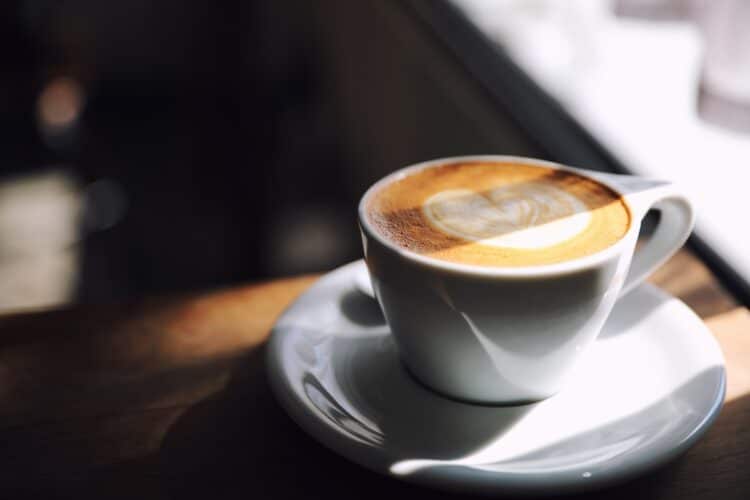 According to Brazil's Broad National Consumer Price Index (IPCA), the price of a consumer coffee fell for the first time in 18 months.