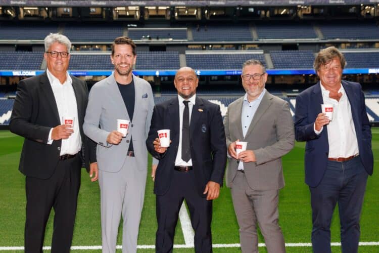 From left: Patrick Schenk (Sports Partnerships at the Melitta Group), Jero Bentz (Member of the Management Board), Roberto Carlos (Youth Coach and former player at Real Madrid), Roberto Rojas Martin (Human Resources at Melitta Group), Leonardo Herran López de Montenegro (Country Manager Melitta Spain).