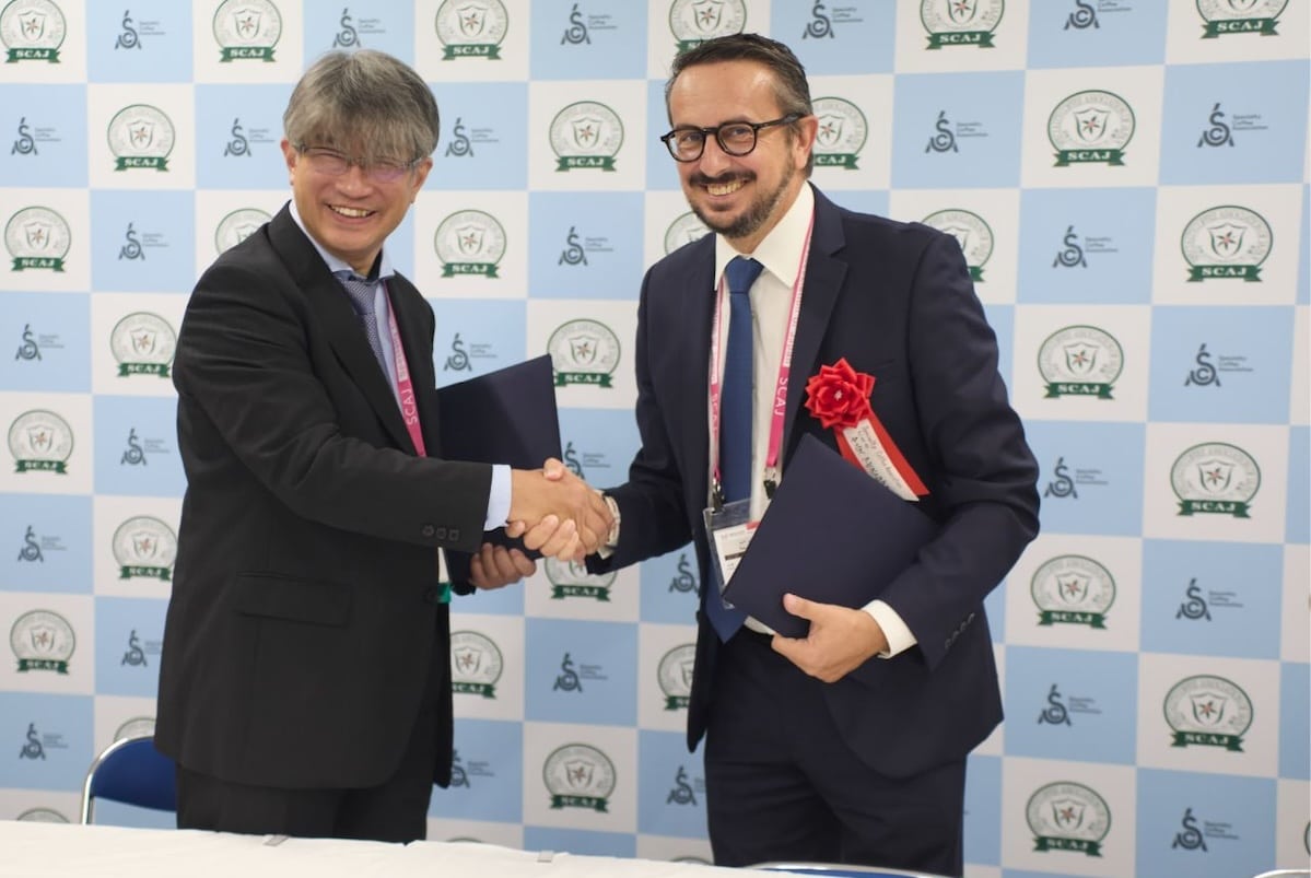 The Specialty Coffee Association of Japan and the Specialty Coffee Association have signed a MoU at the SCAJ Conference in Tokyo.
