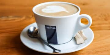 Lavazza has signed an agreement with American Airlines.