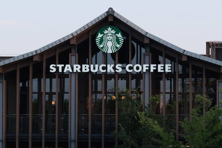 Starbucks has announced it has sold a controlling stake in its China business to Hong Kong investment firm Boyu Capital.