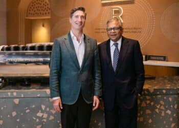 Starbucks CEO Brian Niccol and Tata Group Chairman Natarajan Chandrasekaran. Image: Starbucks.