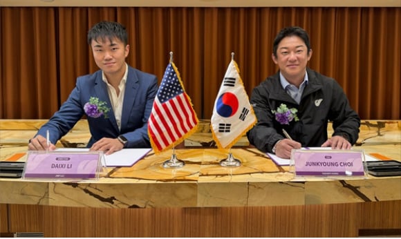JINP LLC Director Daixi Li and SNC Sein CEO Choi Jun-kyung.