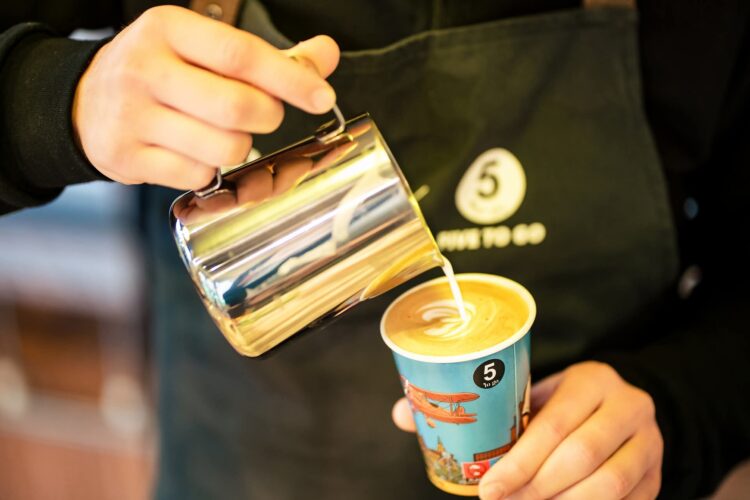 Lattes are the favourite drink of 5 to go customers.