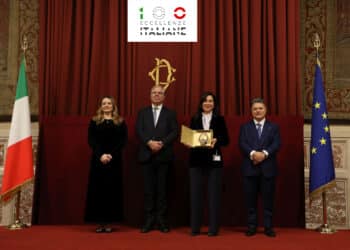 Annalisa Bellante accepts the award on behalf of Cama Group.